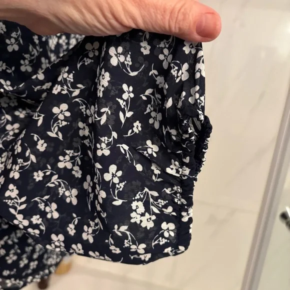 J.Crew Factory V-Neck Crinkle Top in Black with White Floral Print Size 3XL - Picture 8 of 9